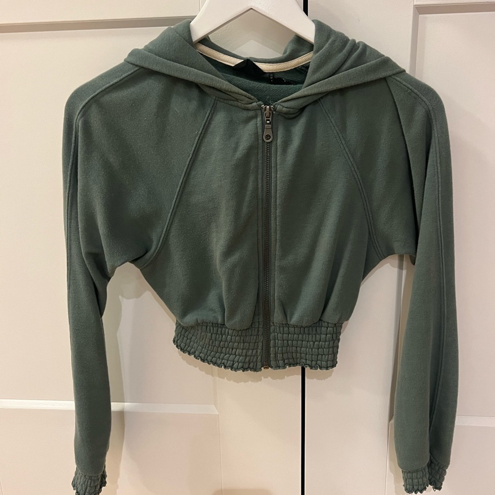 Urban Outfitters Cropped Sweatshirt & Hoodie - Picture 2 of 7